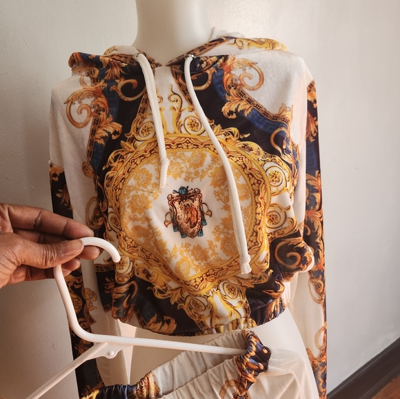 AKIRA Velour/Crushed Velvet Warm-Up 2pc. - Picture 4 of 4